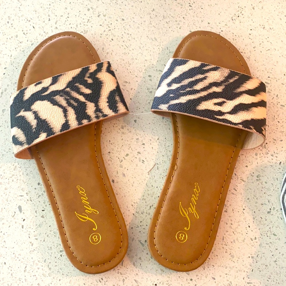 New sandal slides! 🐅